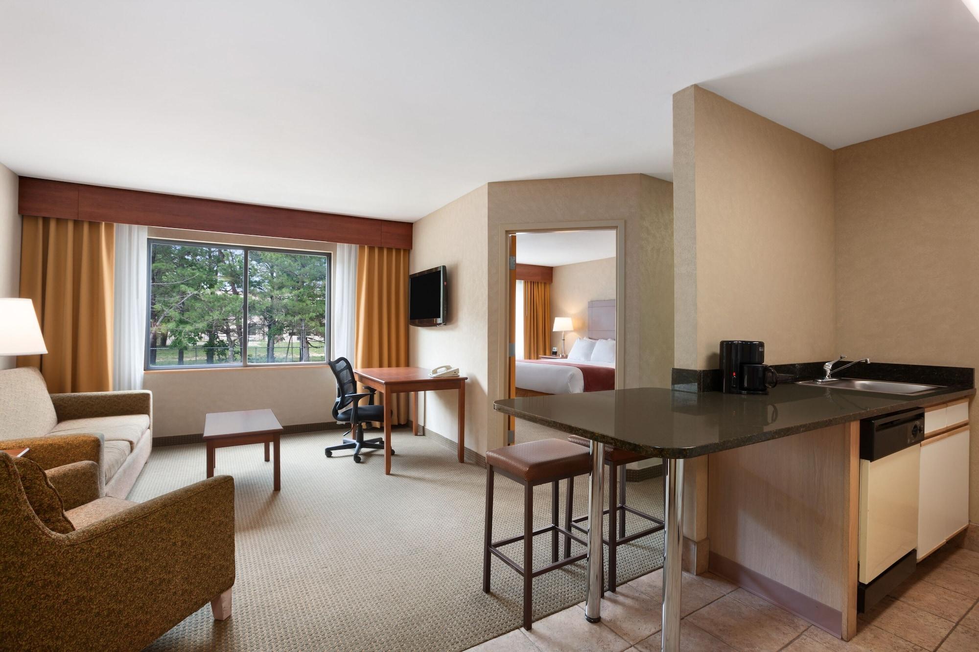 Ramada By Wyndham Sungai Toms Luaran gambar