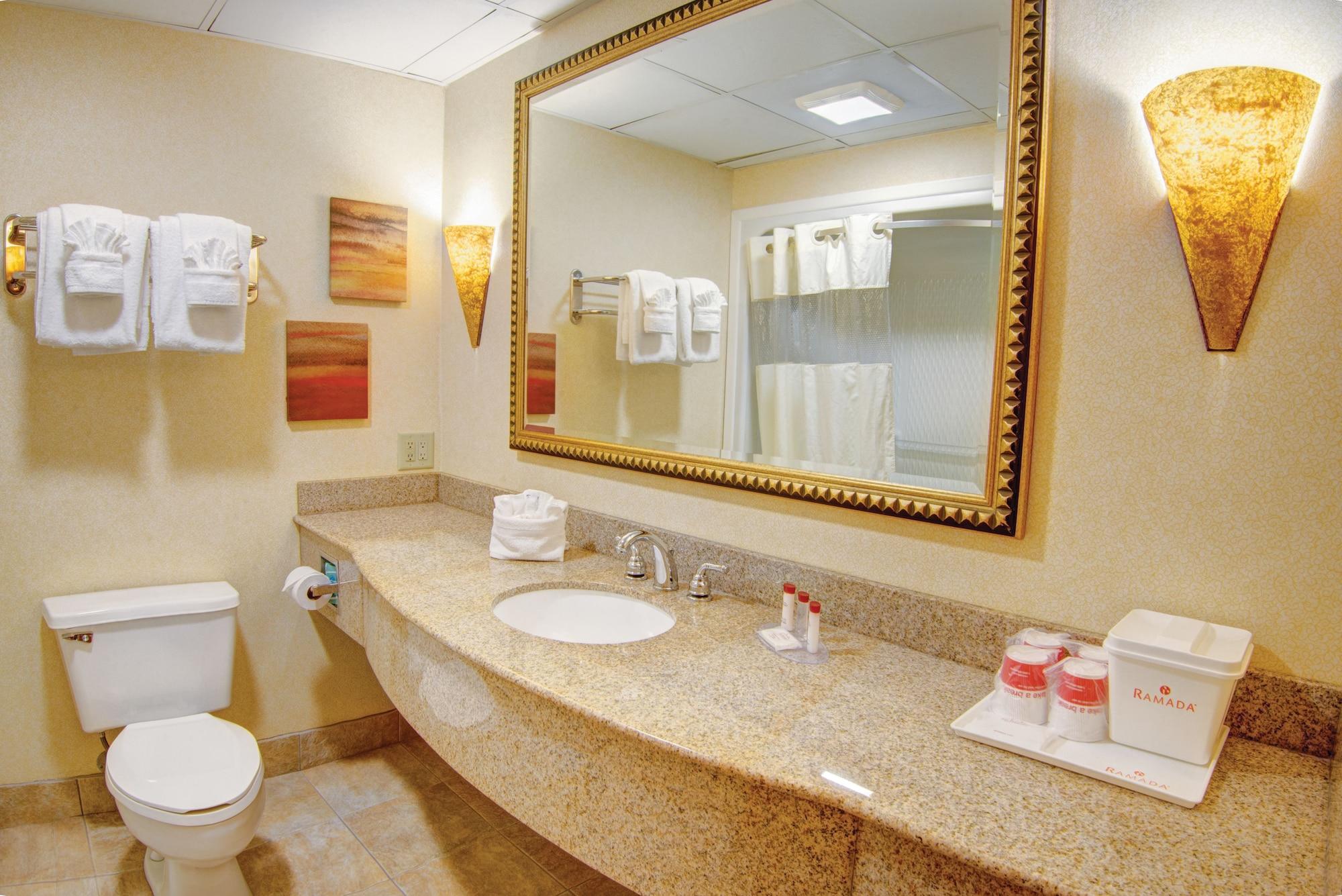 Ramada By Wyndham Sungai Toms Luaran gambar