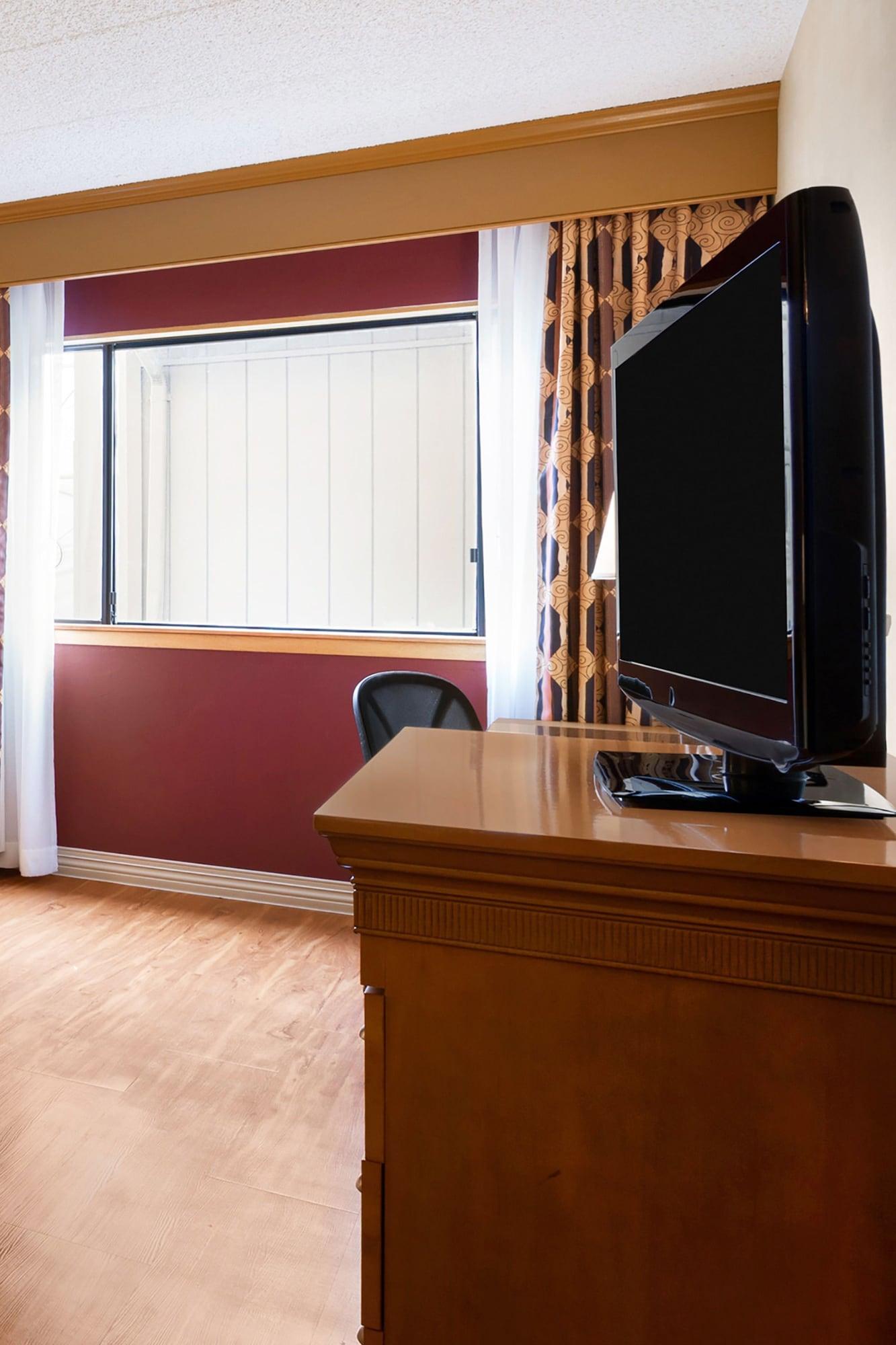 Ramada By Wyndham Sungai Toms Luaran gambar