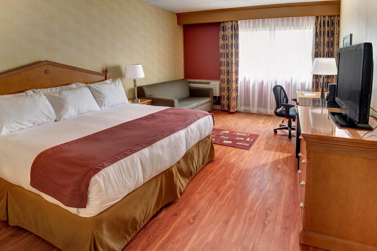 Ramada By Wyndham Sungai Toms Luaran gambar