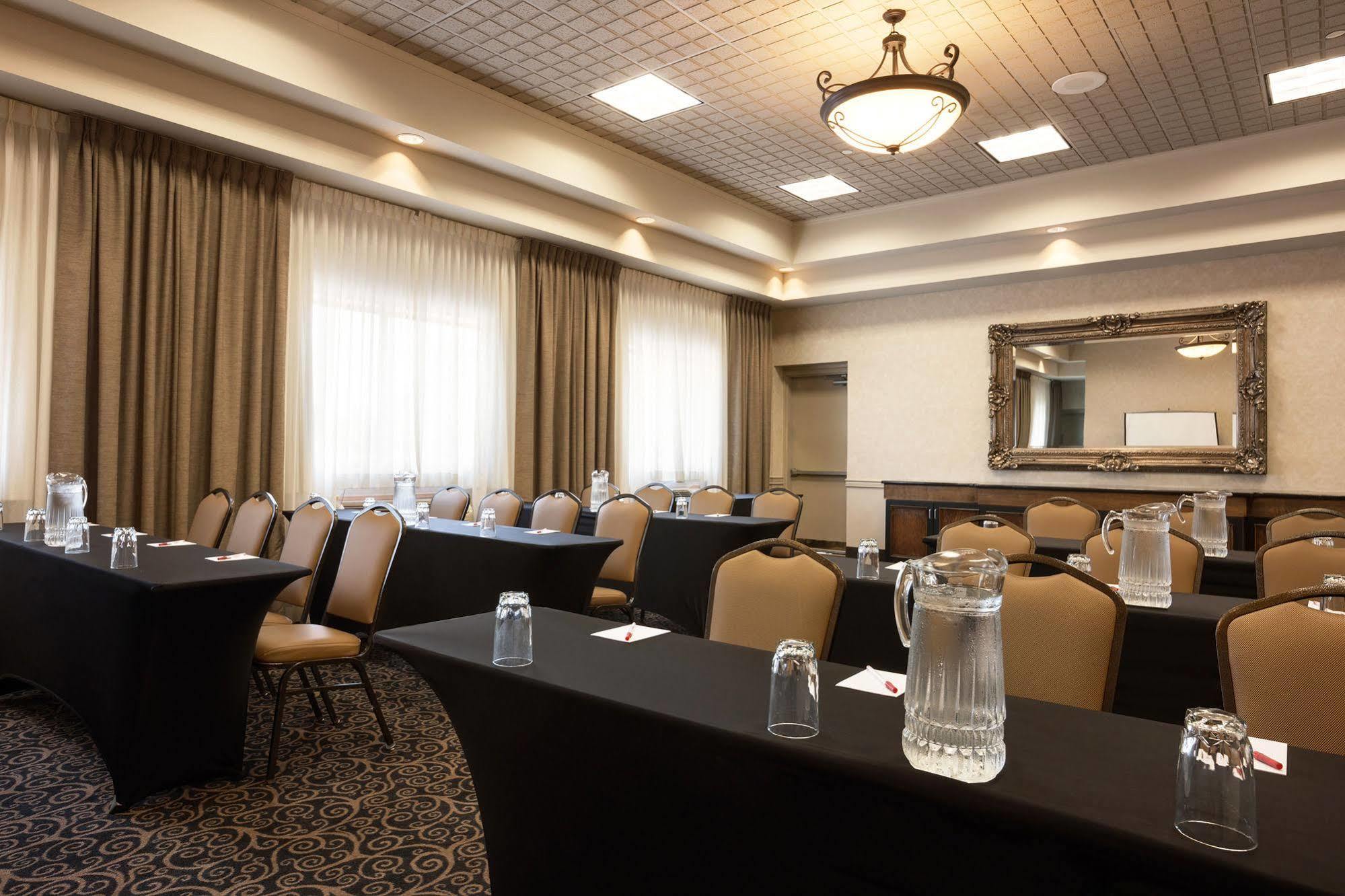 Ramada By Wyndham Sungai Toms Luaran gambar