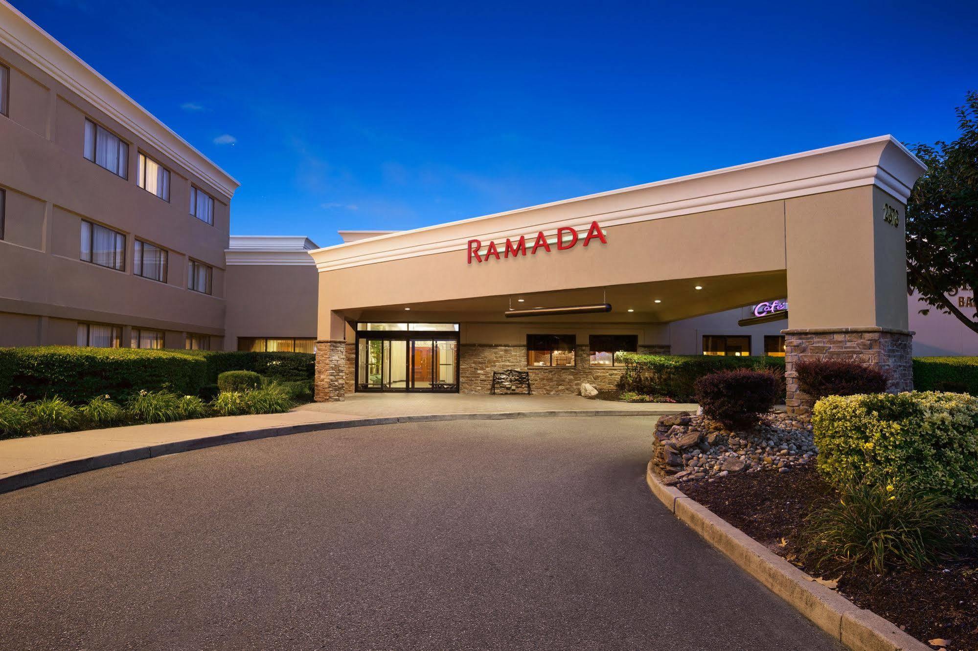Ramada By Wyndham Sungai Toms Luaran gambar